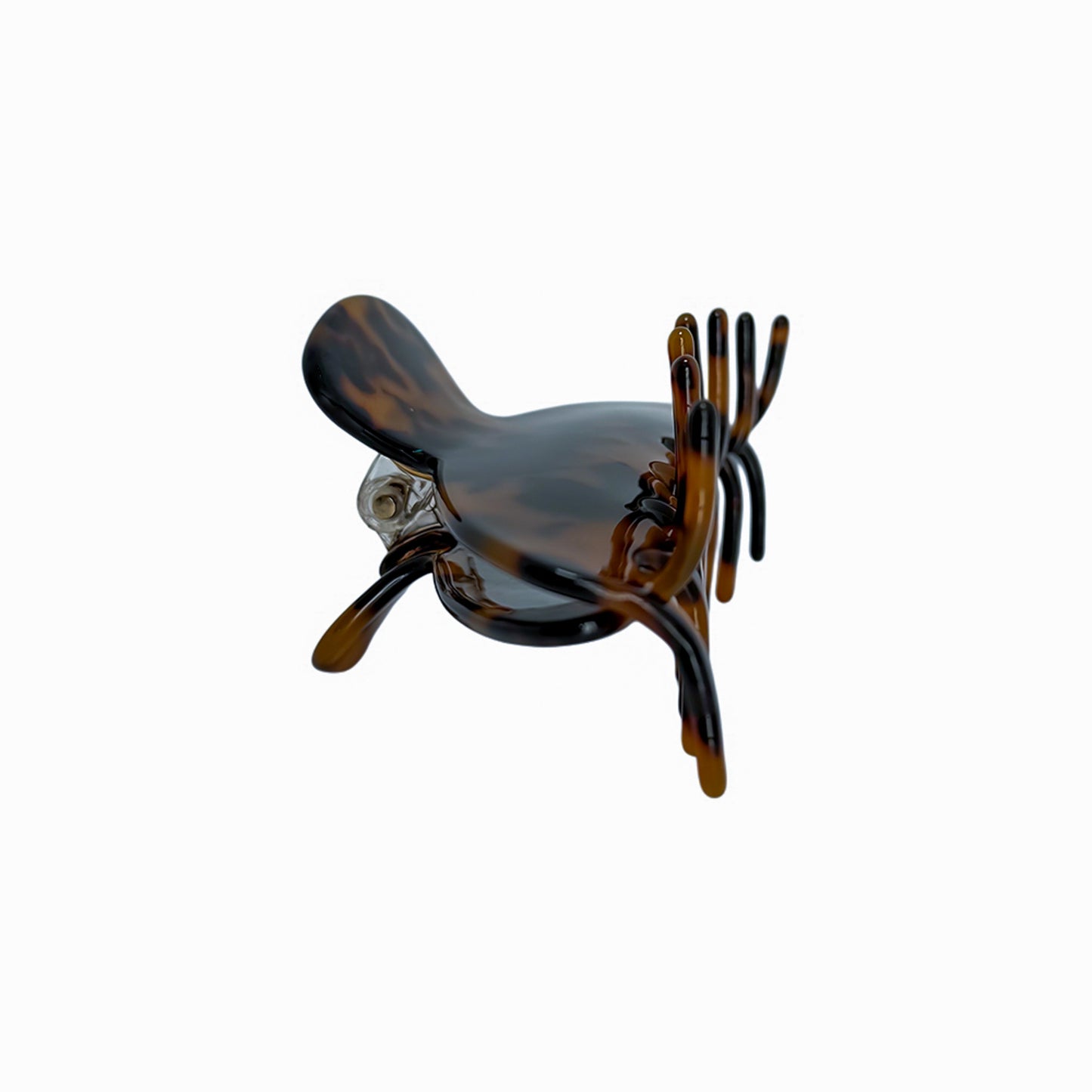 Side view of the OG Claw hair clip in large size with a glossy tortoise shell finish and curved prongs for secure, all-day hold.