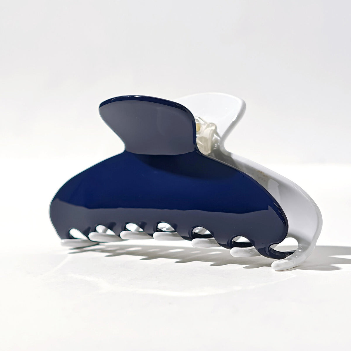 The Game Day Claw – Die Hard (Navy & White)