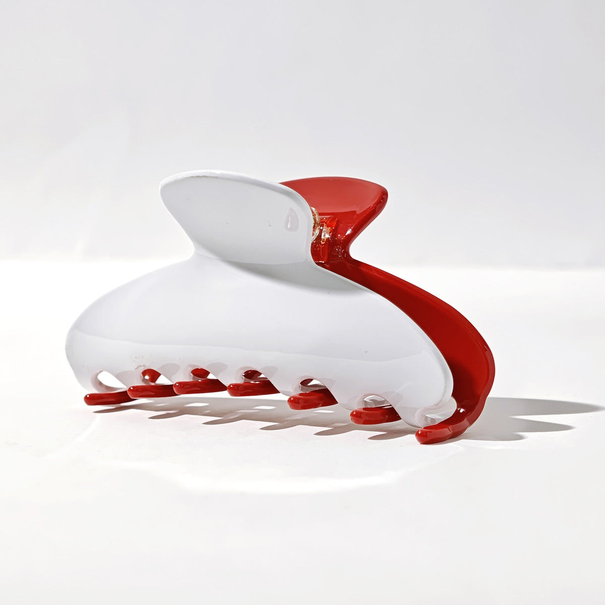 The Game Day Claw – Lucky Seat (Red & White)